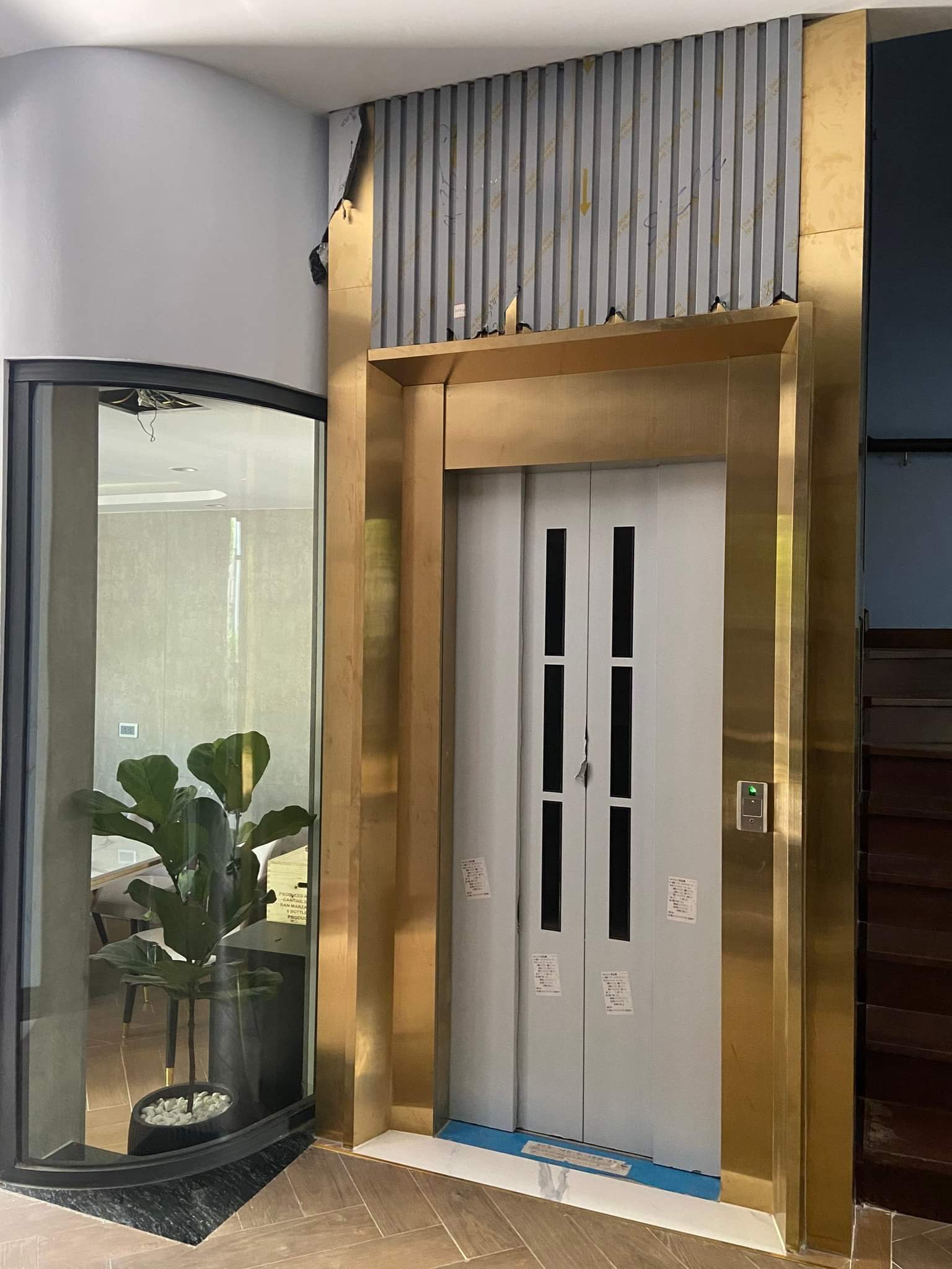 Cho thuê nhà mới, lô góc, thang máy,vỉa hè, 116m2- 4T, Hoàng Quốc Việt_44 Tr - Ảnh chính